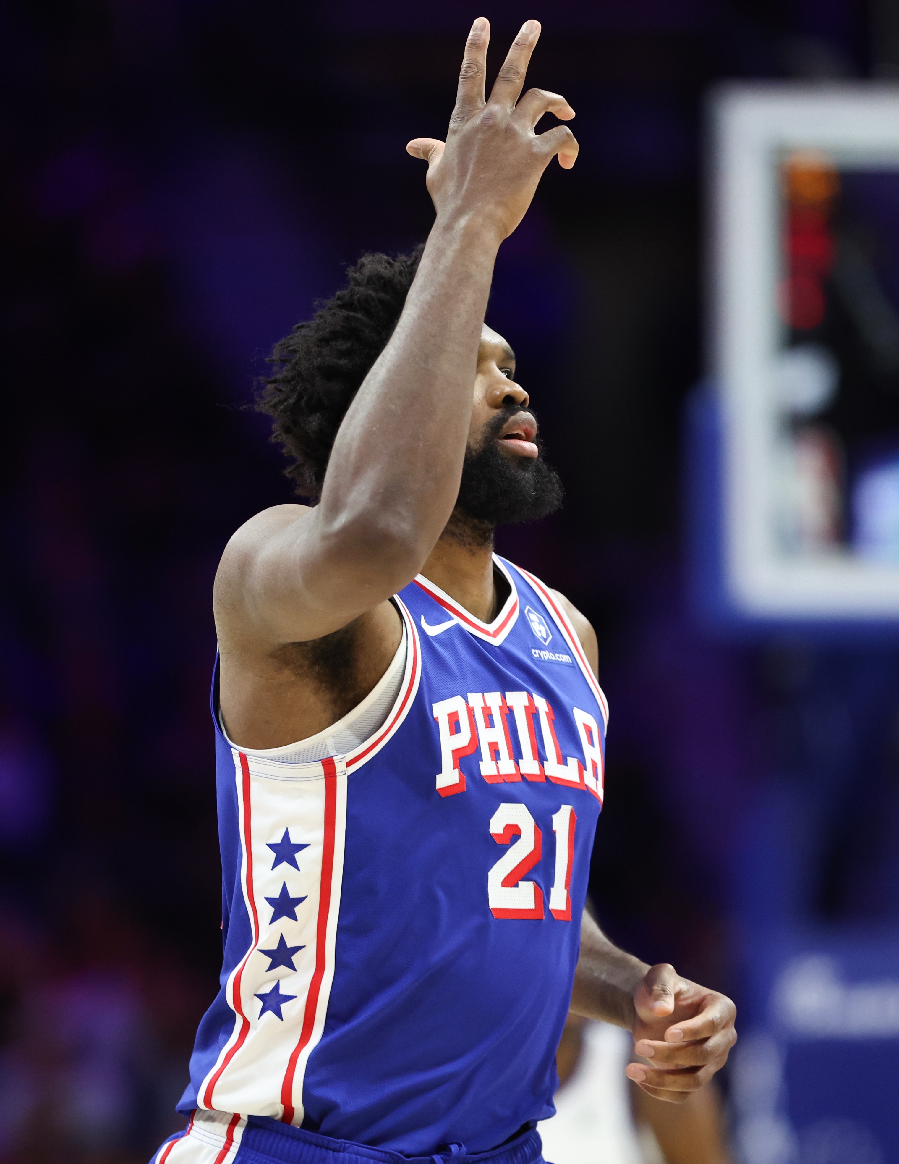 博鱼电竞-恩比德复出后的两场场均32分6板4.5助1.5帽 投篮55.6% 三分66.7%