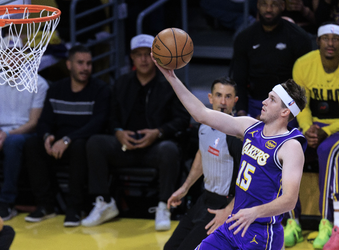 湖人2将回暖彻底拔高上限！里弗斯连爆三场，艾顿统治内线攻守！|奥斯汀-里弗斯|洛杉矶湖人队|丹佛掘金队|nba|比赛_新浪体育_新浪新闻